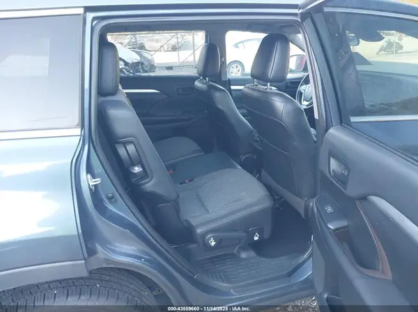 5TDZZRFH4KS338807 2019 TOYOTA HIGHLANDER - Image 8