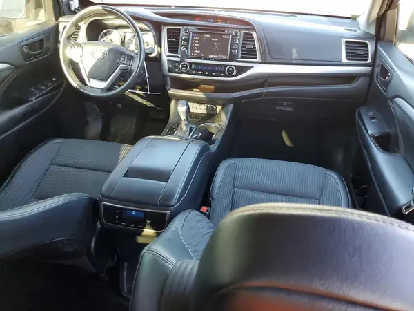 5TDZZRFH4KS367708 2019 TOYOTA HIGHLANDER - Image 8