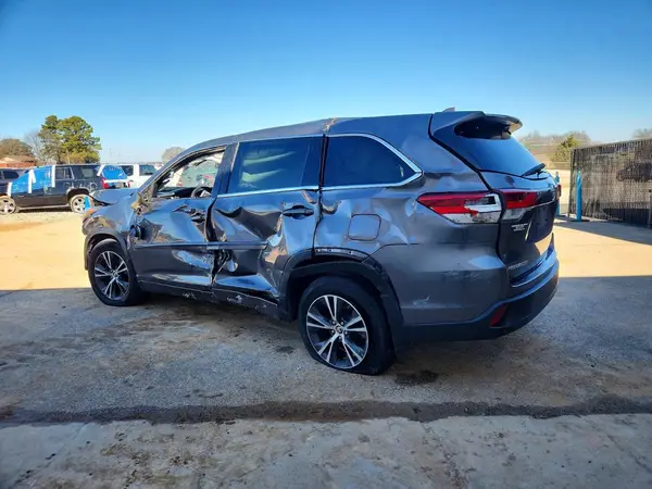 5TDZZRFH5HS193513 2017 TOYOTA HIGHLANDER - Image 2