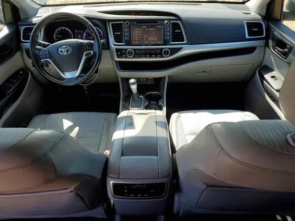 5TDZZRFH5HS194094 2017 TOYOTA HIGHLANDER - Image 8