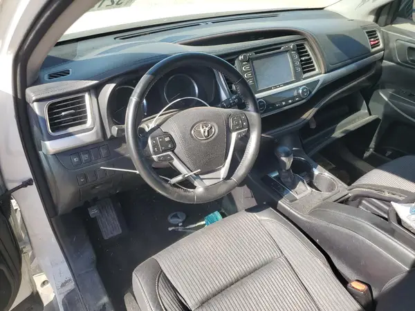 5TDZZRFH5HS194886 2017 TOYOTA HIGHLANDER - Image 8