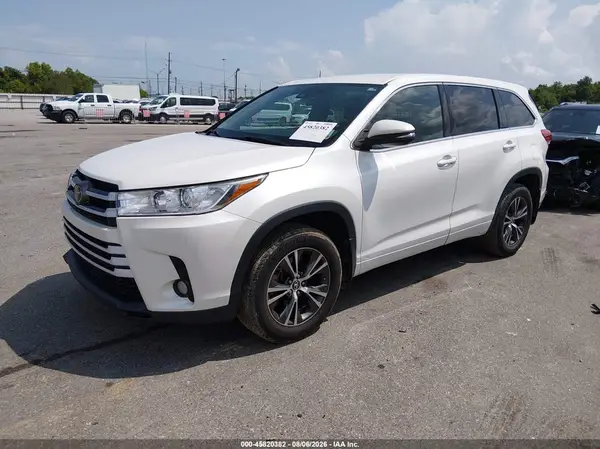 5TDZZRFH5HS199022 2017 TOYOTA HIGHLANDER - Image 2