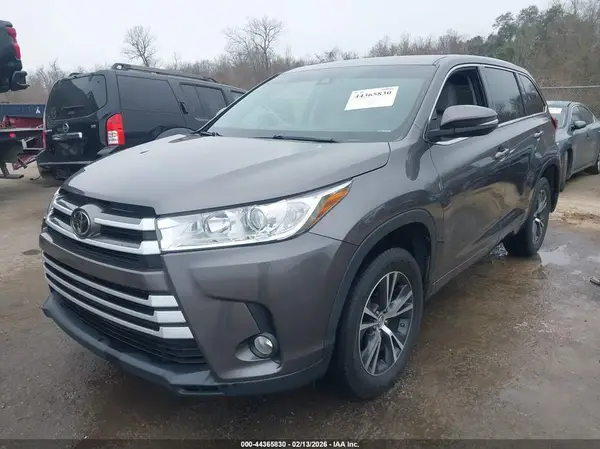 5TDZZRFH5HS203179 2017 TOYOTA HIGHLANDER - Image 2