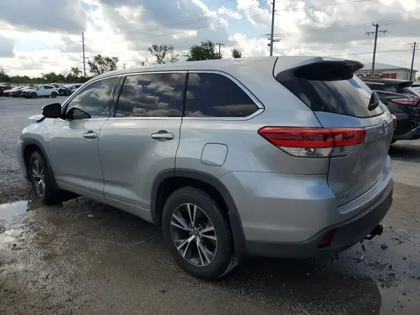 5TDZZRFH5HS210648 2017 TOYOTA HIGHLANDER - Image 2