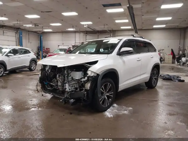 5TDZZRFH5HS218099 2017 TOYOTA HIGHLANDER - Image 2