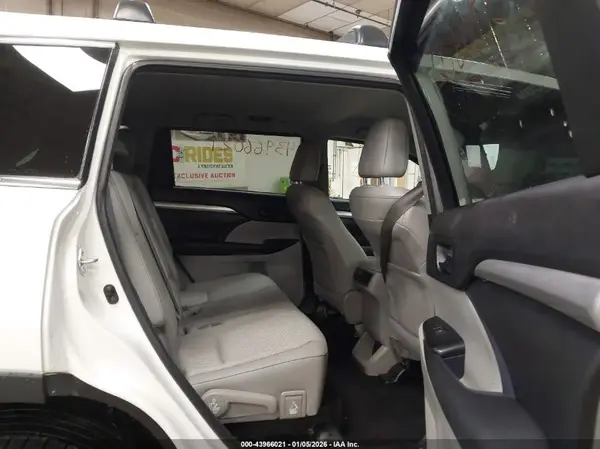 5TDZZRFH5HS218099 2017 TOYOTA HIGHLANDER - Image 8