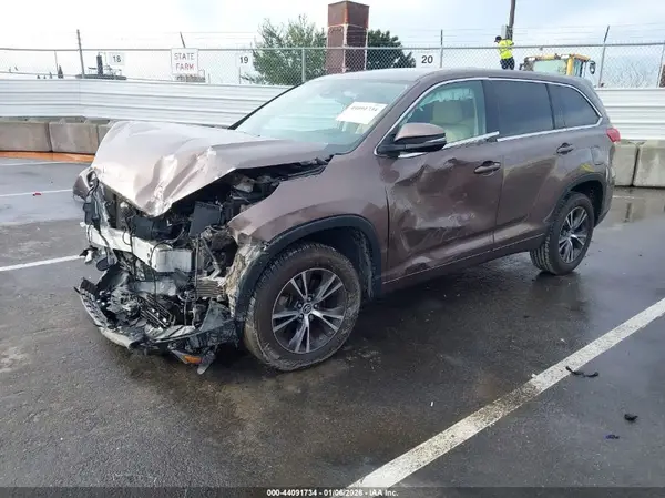 5TDZZRFH5HS218183 2017 TOYOTA HIGHLANDER - Image 2