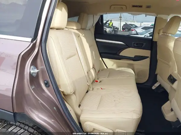 5TDZZRFH5HS218183 2017 TOYOTA HIGHLANDER - Image 8