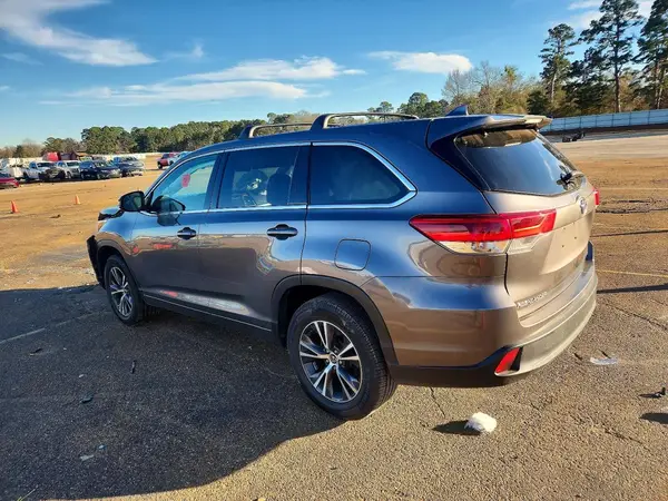 5TDZZRFH5HS226140 2017 TOYOTA HIGHLANDER - Image 2