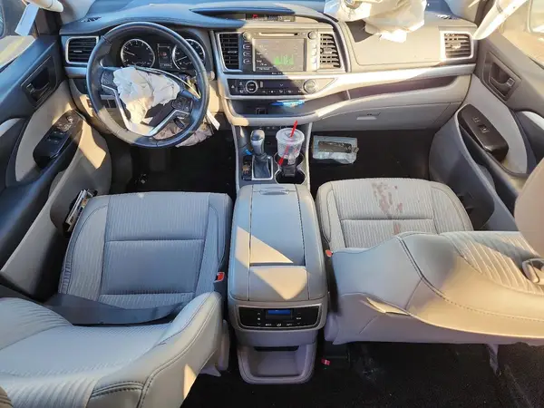 5TDZZRFH5HS226140 2017 TOYOTA HIGHLANDER - Image 8