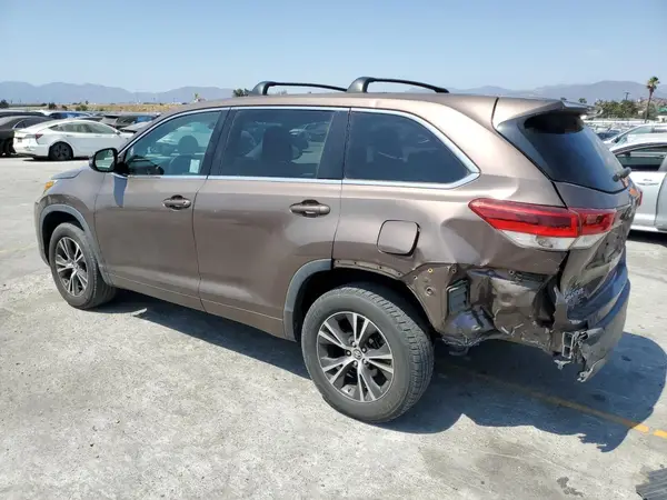 5TDZZRFH5HS228714 2017 TOYOTA HIGHLANDER - Image 2