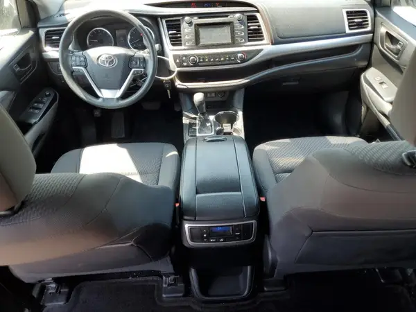 5TDZZRFH5HS228714 2017 TOYOTA HIGHLANDER - Image 8