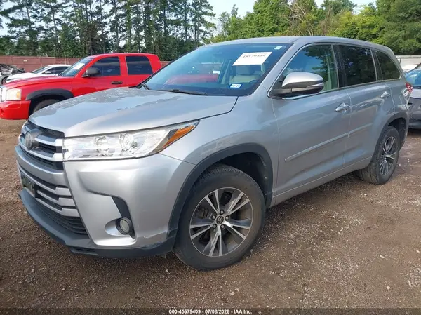 5TDZZRFH5HS229376 2017 TOYOTA HIGHLANDER - Image 2