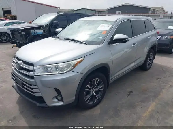 5TDZZRFH5HS230219 2017 TOYOTA HIGHLANDER - Image 2