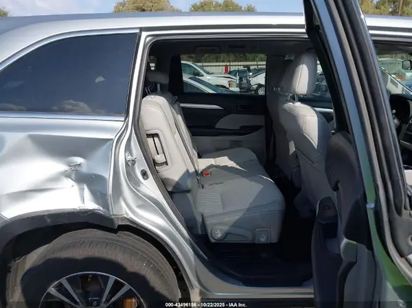 5TDZZRFH5HS230219 2017 TOYOTA HIGHLANDER - Image 8