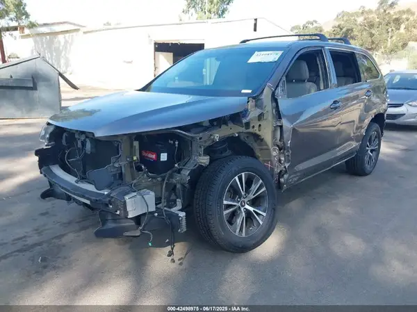 5TDZZRFH5HS231242 2017 TOYOTA HIGHLANDER - Image 2