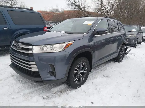5TDZZRFH5JS238813 2018 TOYOTA HIGHLANDER - Image 2