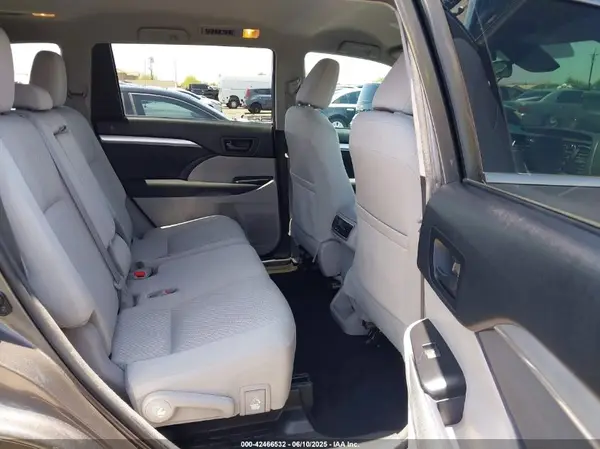 5TDZZRFH5JS240481 2018 TOYOTA HIGHLANDER - Image 8