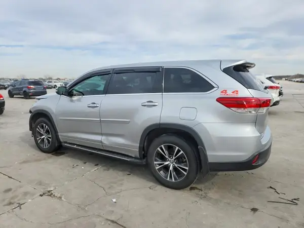 5TDZZRFH5JS250752 2018 TOYOTA HIGHLANDER - Image 2