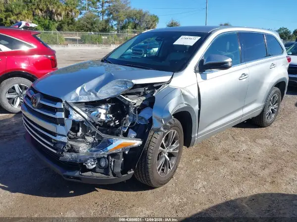 5TDZZRFH5JS254087 2018 TOYOTA HIGHLANDER - Image 2