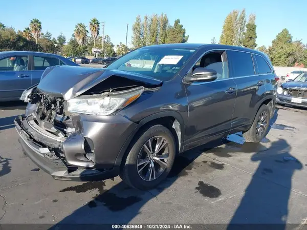 5TDZZRFH5JS255501 2018 TOYOTA HIGHLANDER - Image 2