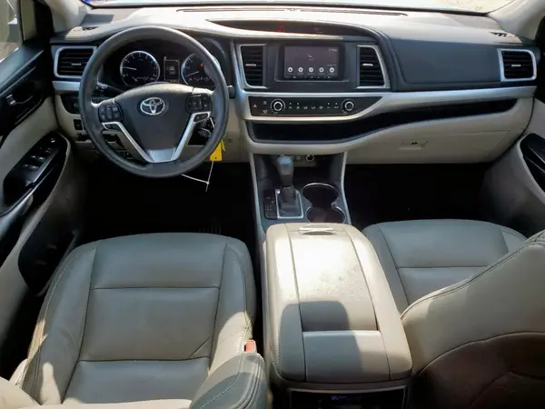 5TDZZRFH5JS257197 2018 TOYOTA HIGHLANDER - Image 8