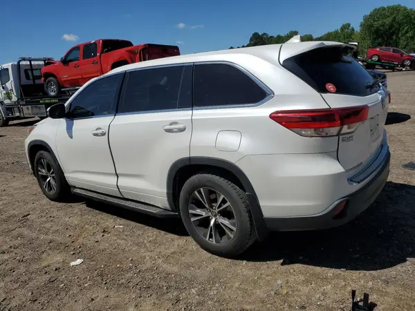 5TDZZRFH5JS259340 2018 TOYOTA HIGHLANDER - Image 2