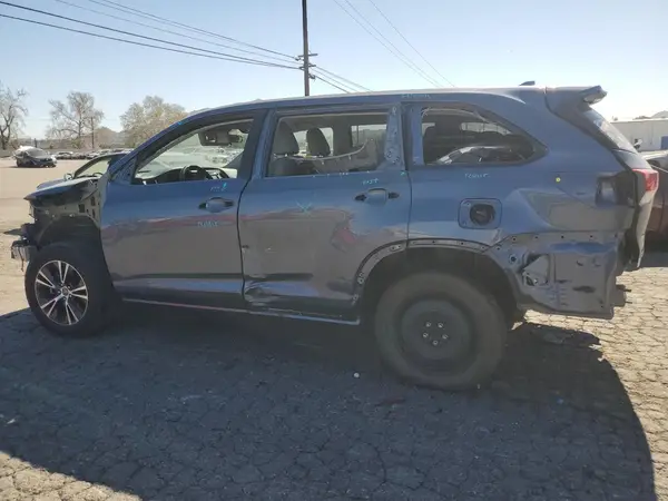5TDZZRFH5JS272749 2018 TOYOTA HIGHLANDER - Image 2