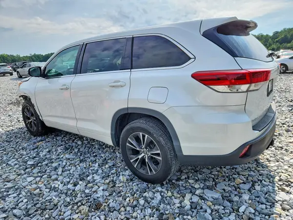 5TDZZRFH5JS274338 2018 TOYOTA HIGHLANDER - Image 2