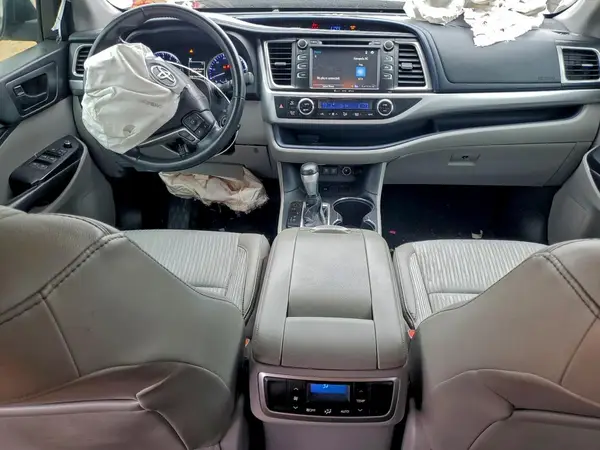 5TDZZRFH5JS278549 2018 TOYOTA HIGHLANDER - Image 8