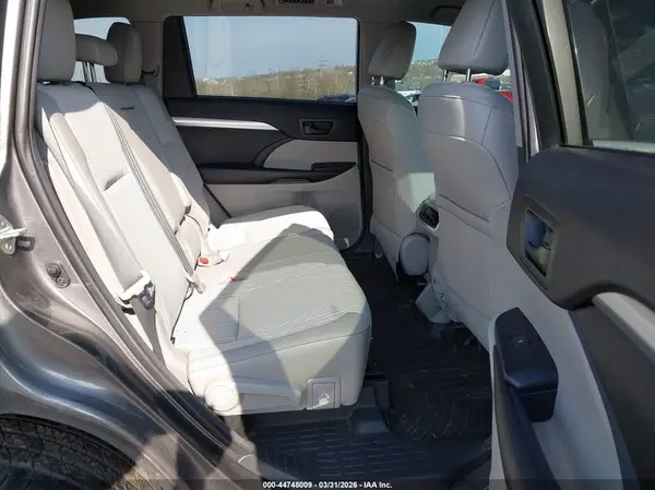 5TDZZRFH5JS280091 2018 TOYOTA HIGHLANDER - Image 8