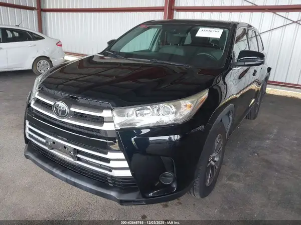 5TDZZRFH5JS280673 2018 TOYOTA HIGHLANDER - Image 2