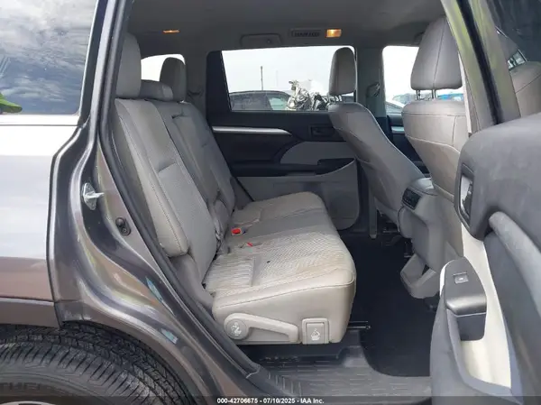 5TDZZRFH5JS282343 2018 TOYOTA HIGHLANDER - Image 8