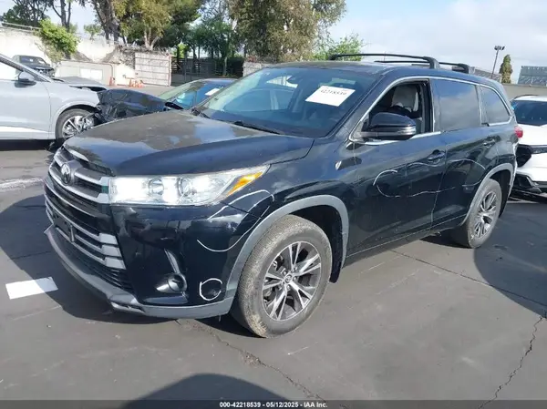 5TDZZRFH5JS284982 2018 TOYOTA HIGHLANDER - Image 2