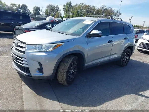 5TDZZRFH5KS298883 2019 TOYOTA HIGHLANDER - Image 2