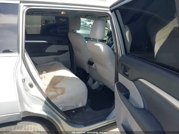 5TDZZRFH5KS298883 2019 TOYOTA HIGHLANDER - Image 8
