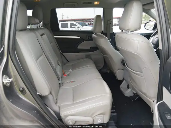 5TDZZRFH5KS301815 2019 TOYOTA HIGHLANDER - Image 8