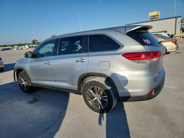 5TDZZRFH5KS305038 2019 TOYOTA HIGHLANDER - Image 2