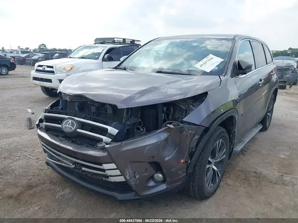 5TDZZRFH5KS306366 2019 TOYOTA HIGHLANDER - Image 2