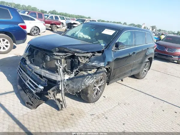 5TDZZRFH5KS310725 2019 TOYOTA HIGHLANDER - Image 2