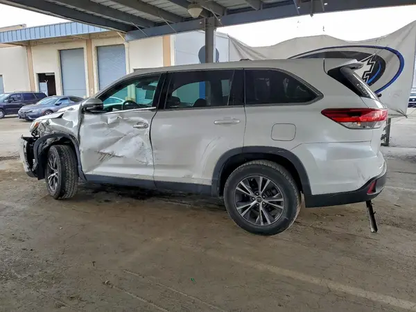 5TDZZRFH5KS321644 2019 TOYOTA HIGHLANDER - Image 2