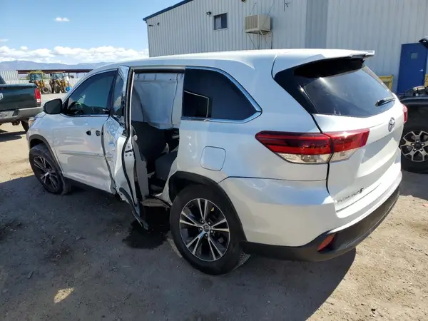 5TDZZRFH5KS324236 2019 TOYOTA HIGHLANDER - Image 2