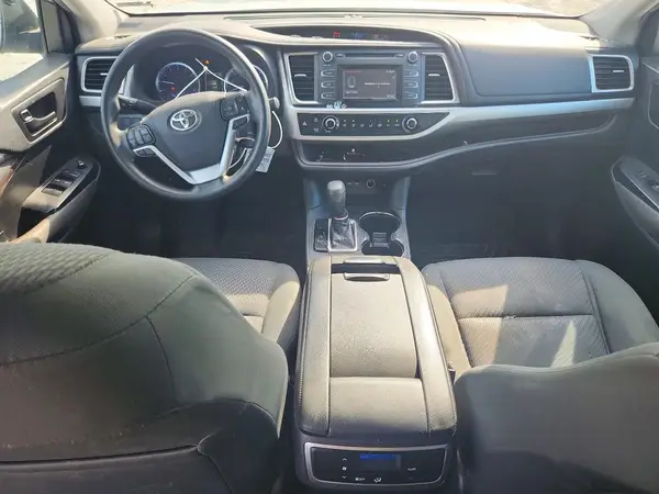 5TDZZRFH5KS325810 2019 TOYOTA HIGHLANDER - Image 8