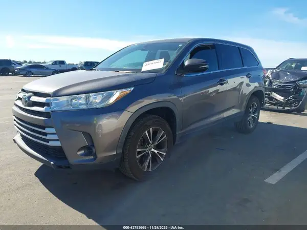 5TDZZRFH5KS333762 2019 TOYOTA HIGHLANDER - Image 2