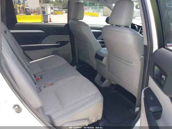5TDZZRFH5KS348391 2019 TOYOTA HIGHLANDER - Image 8