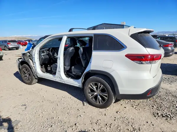 5TDZZRFH5KS348729 2019 TOYOTA HIGHLANDER - Image 2