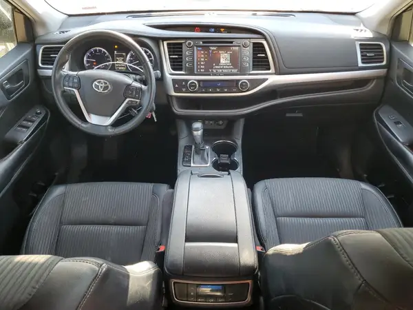 5TDZZRFH5KS350240 2019 TOYOTA HIGHLANDER - Image 8