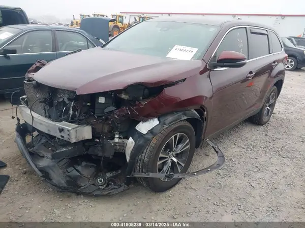 5TDZZRFH5KS354031 2019 TOYOTA HIGHLANDER - Image 2