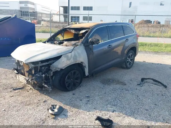 5TDZZRFH5KS357219 2019 TOYOTA HIGHLANDER - Image 2