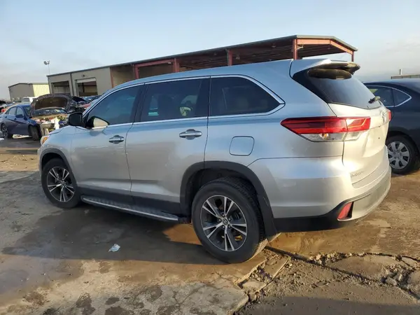 5TDZZRFH5KS359438 2019 TOYOTA HIGHLANDER - Image 2